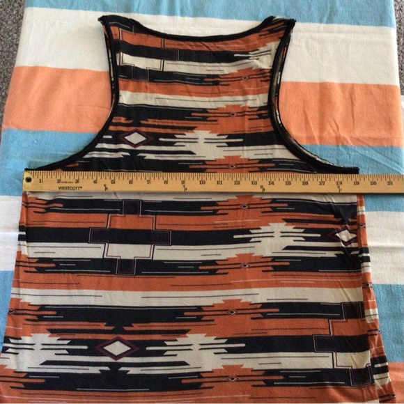 Bundle of mens summer stuff. 2 tank tops and a pair of comfy shorts. - Picture 3 of 13